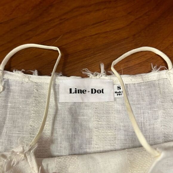 Line & Dot small white sleeveless square neck top - Picture 2 of 7